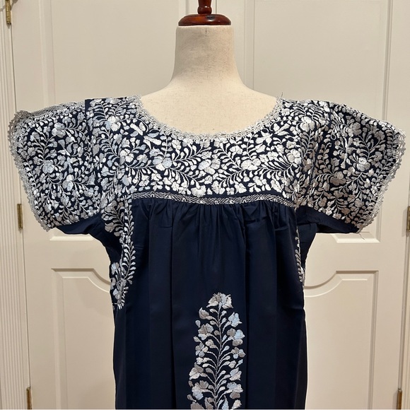 San Antonino Maxi Dress,Oaxaca Mexican dress.Hand Embroidered with Silk Threads. - Picture 3 of 10